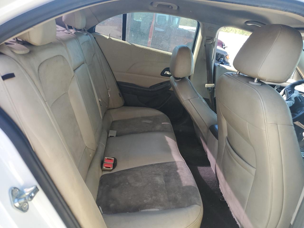 2016 Chevrolet Malibu - Image 10