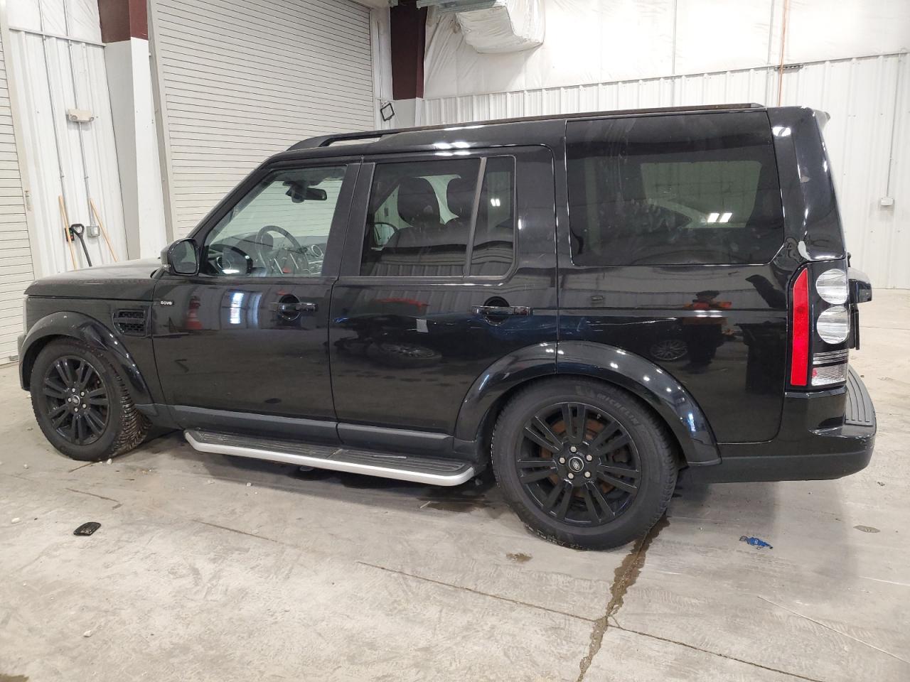 2016 Land Rover LR4 - Image 2