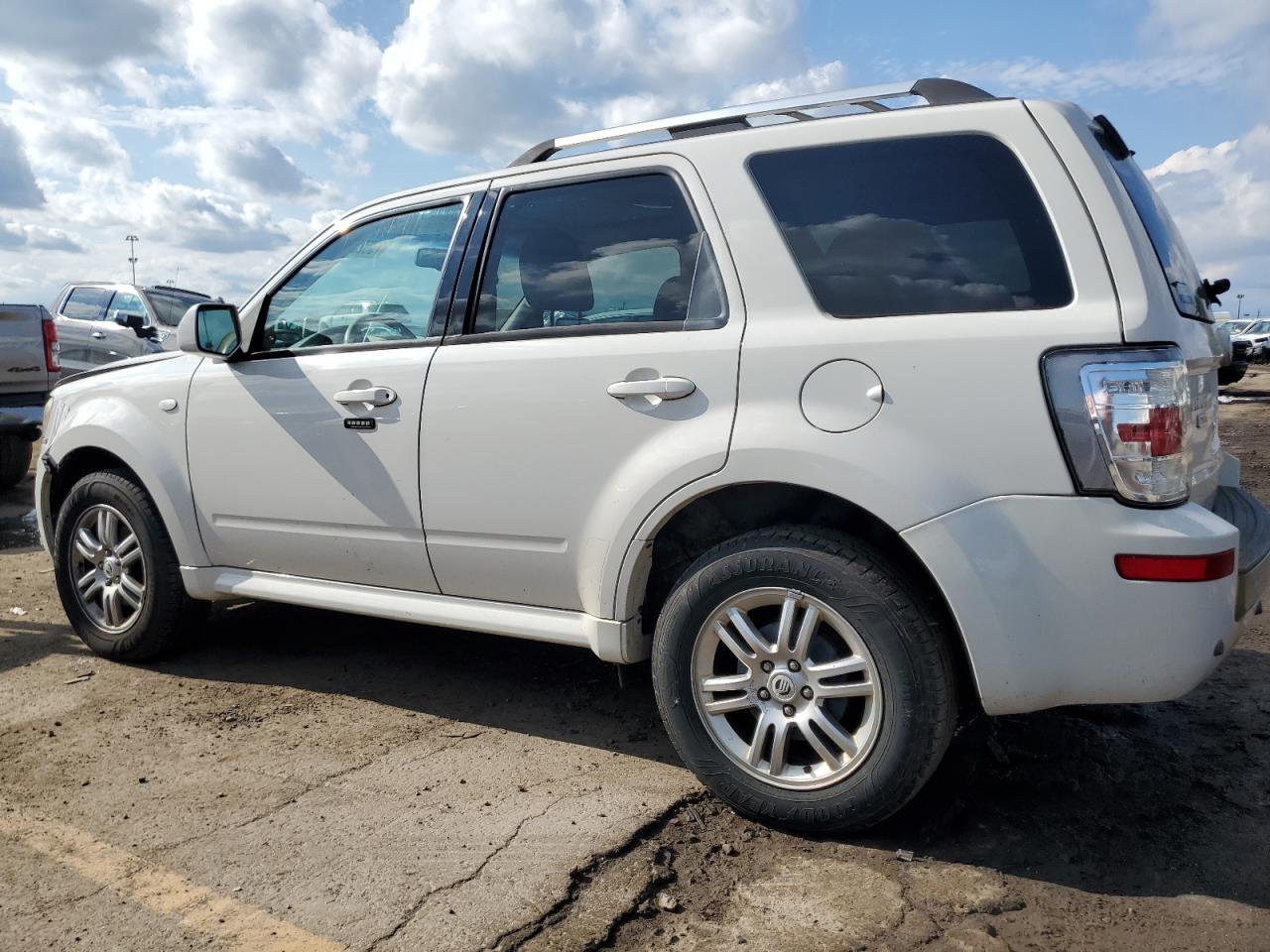 2009 Mercury Mariner - Image 2