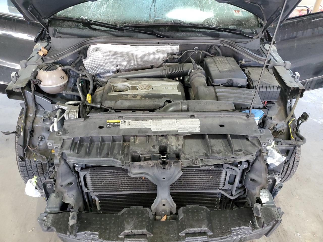 2017 Volkswagen Tiguan - Image 12