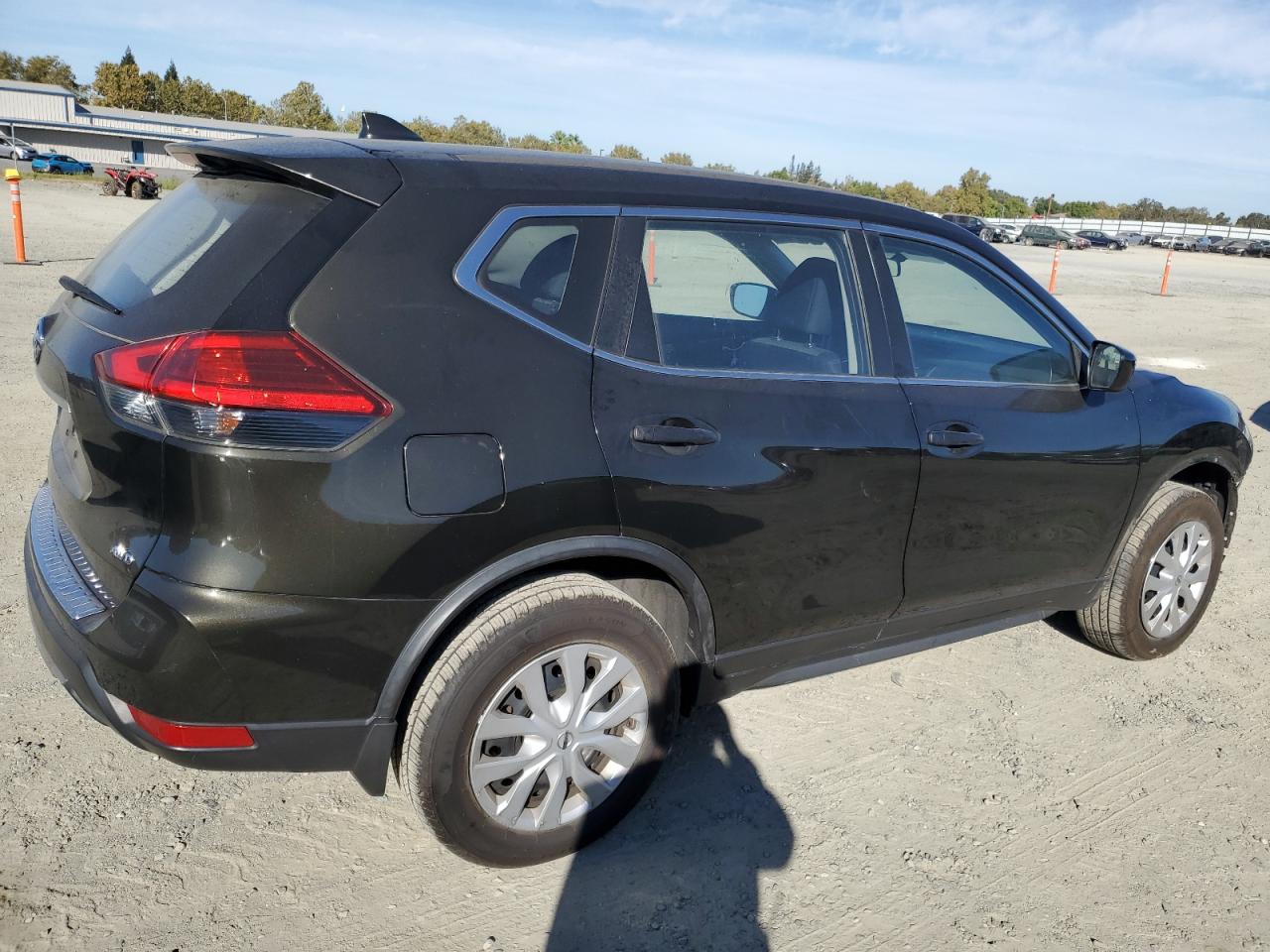 2017 Nissan Rogue - Image 3