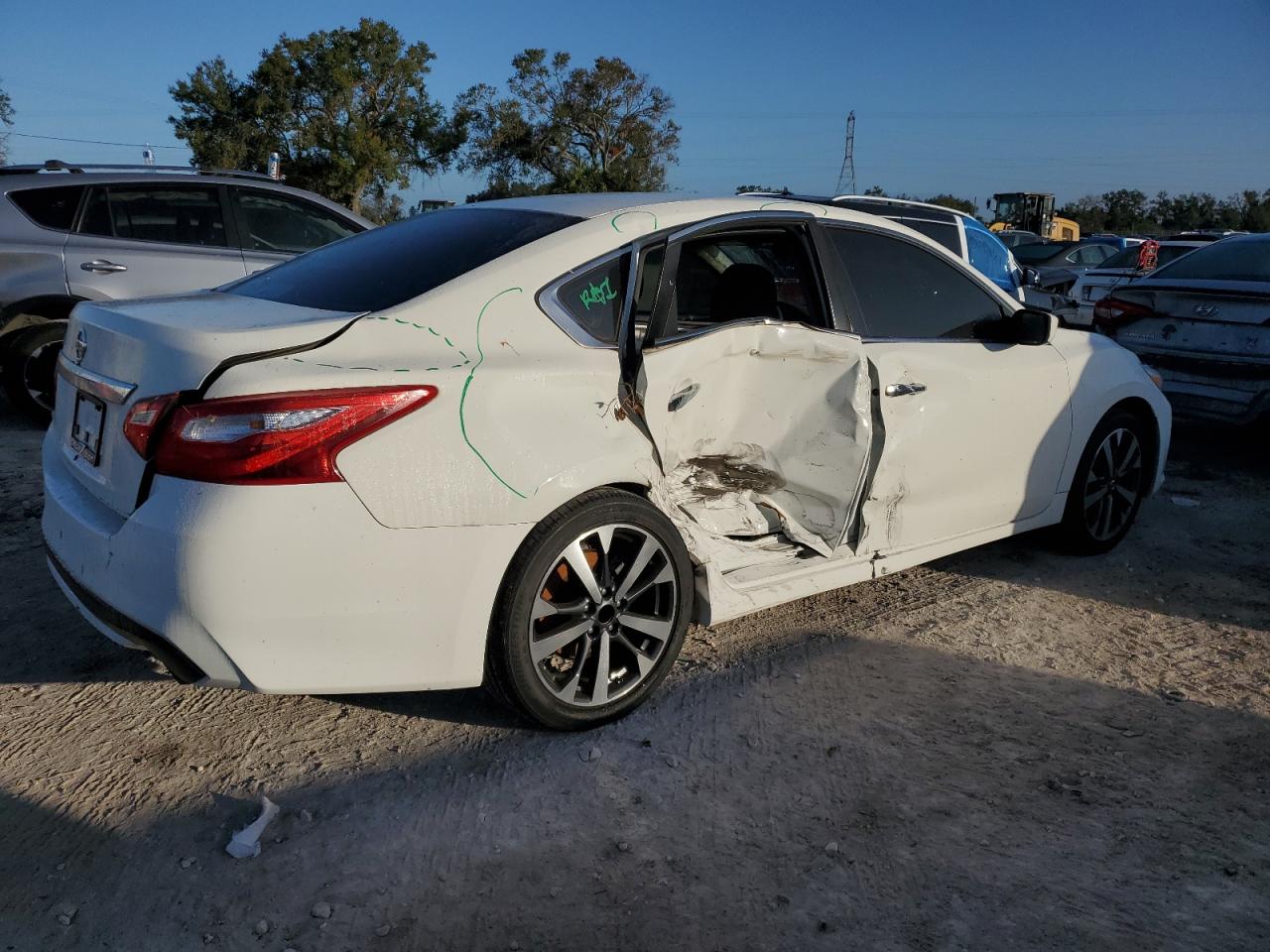 2017 Nissan Altima - Image 3