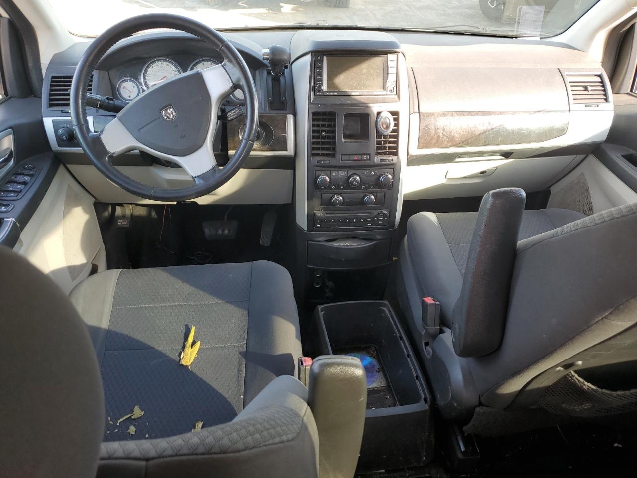 2010 Dodge Caravan - Image 8