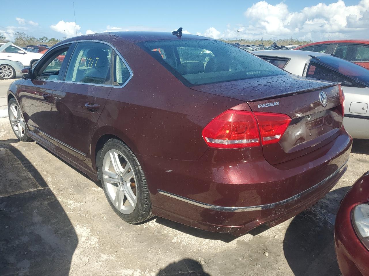 2014 Volkswagen Passat - Image 2