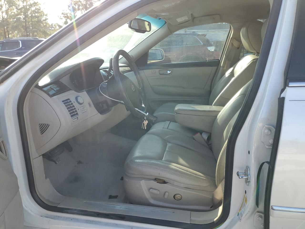 2009 Cadillac DTS - Image 7