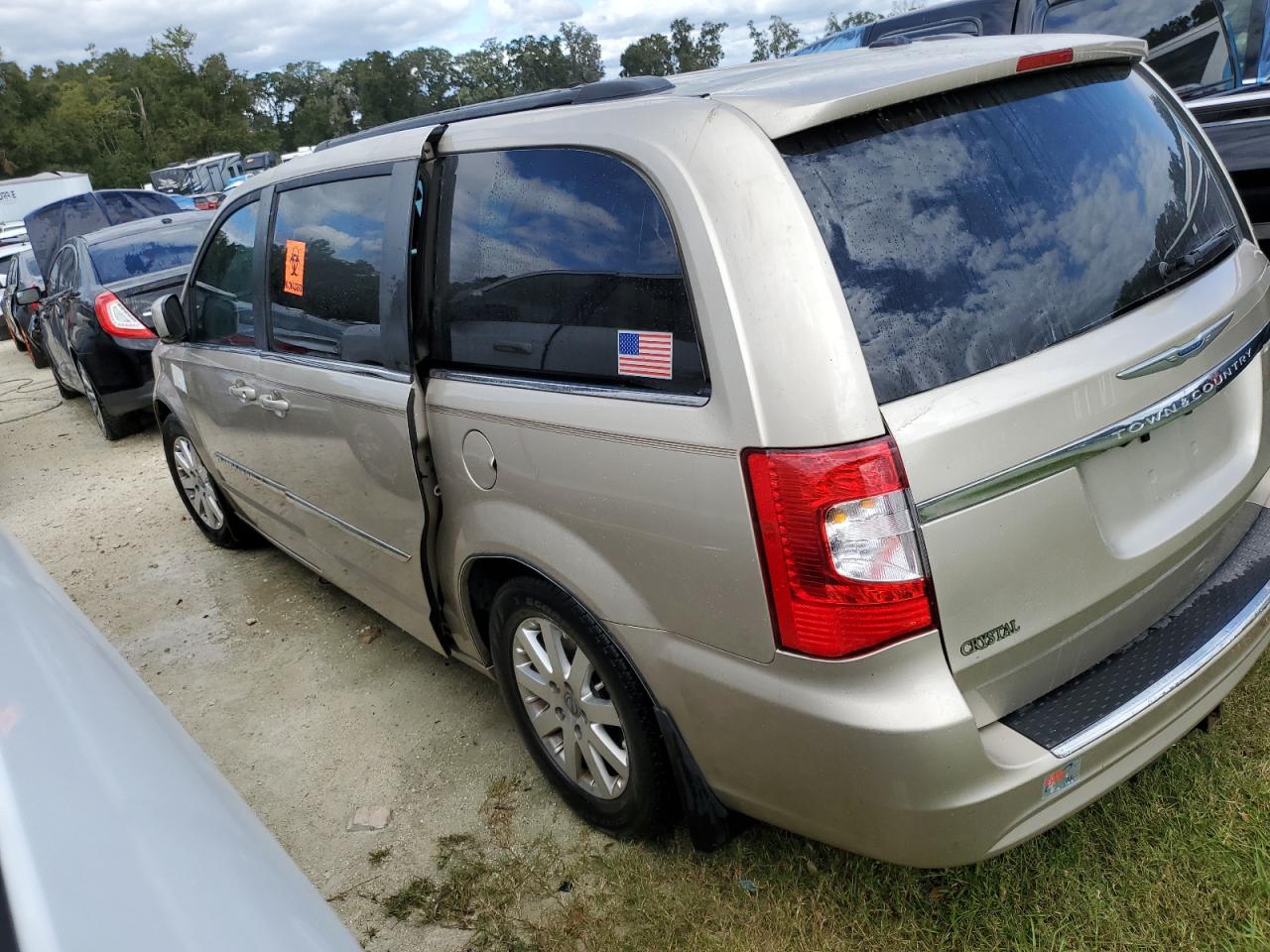 2015 Chrysler Town & Country - Image 2