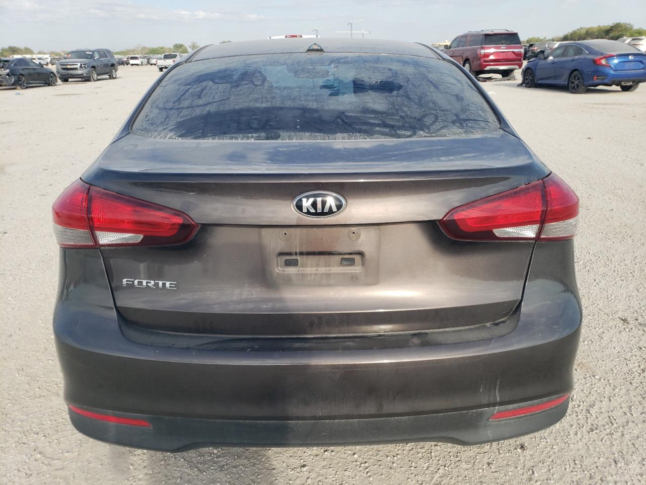 2018 Kia Forte Lx VIN: 3KPFK4A7XJE175341 Lot: 74903824