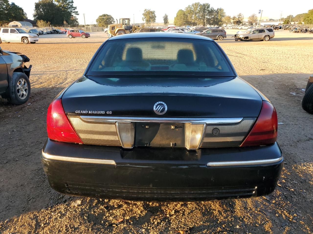 2007 Mercury Grand Marquis Gs VIN: 2MEFM74VX7X608468 Lot: 76126434