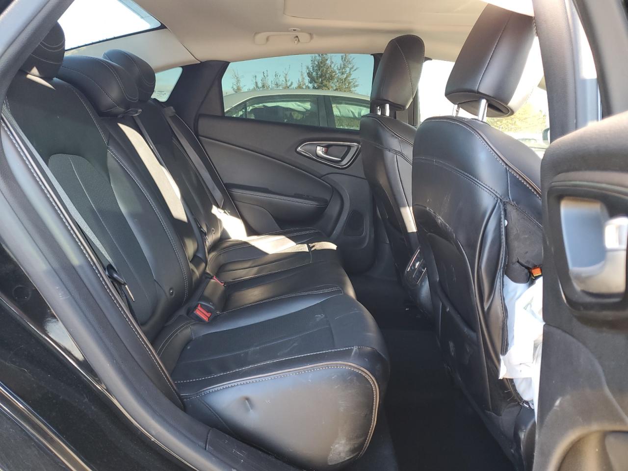 2015 Chrysler 200 C VIN: 1C3CCCCG7FN727960 Lot: 75710284