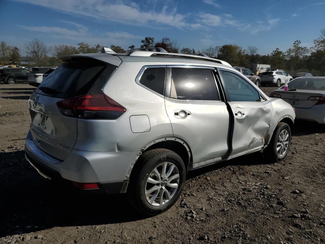 2018 Nissan Rogue - Image 3