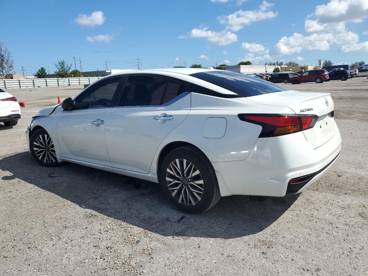 2024 Nissan Altima - Image 2