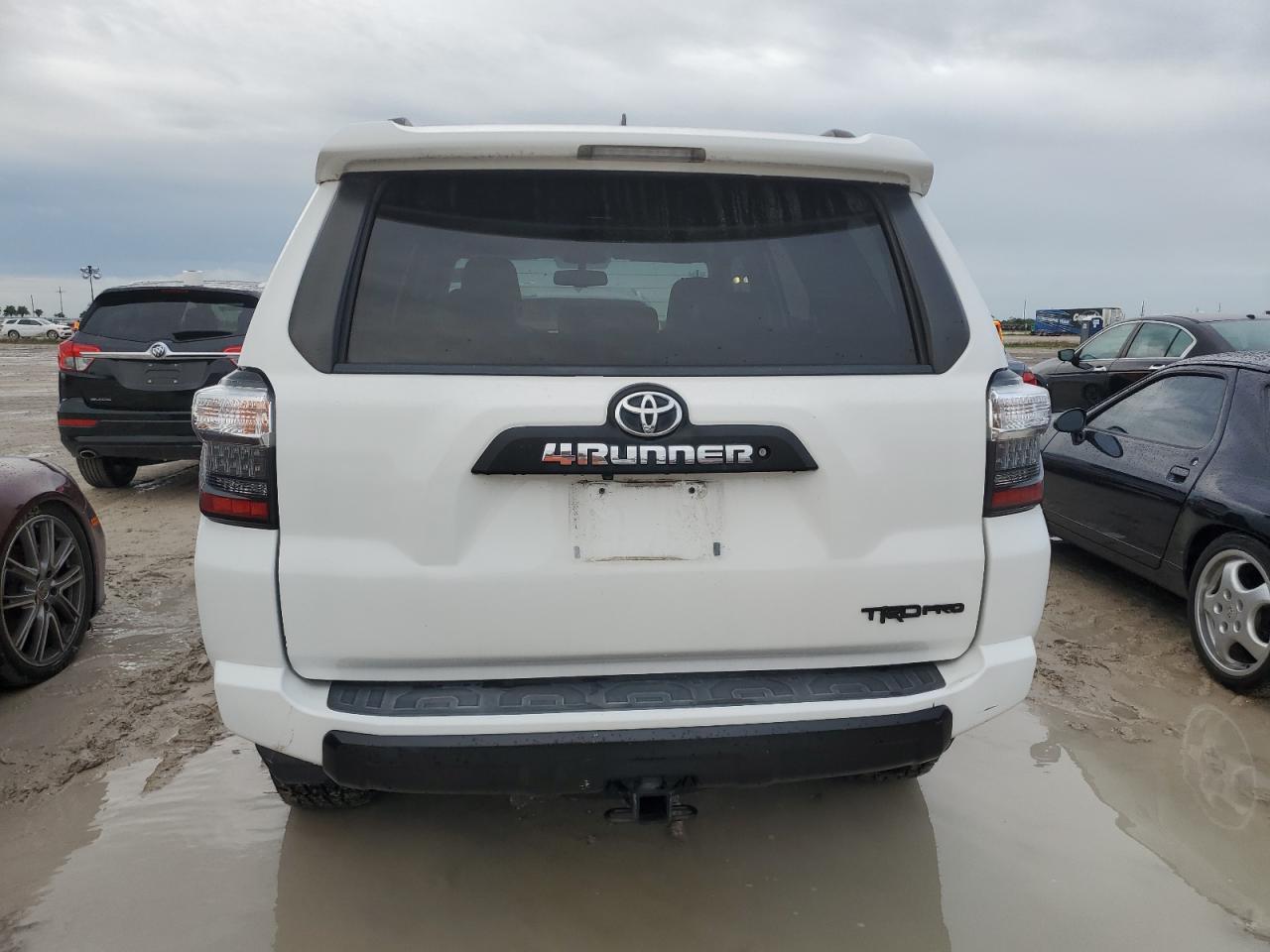 2018 Toyota 4Runner Sr5/Sr5 Premium VIN: JTEBU5JR8J5547640 Lot: 74967924