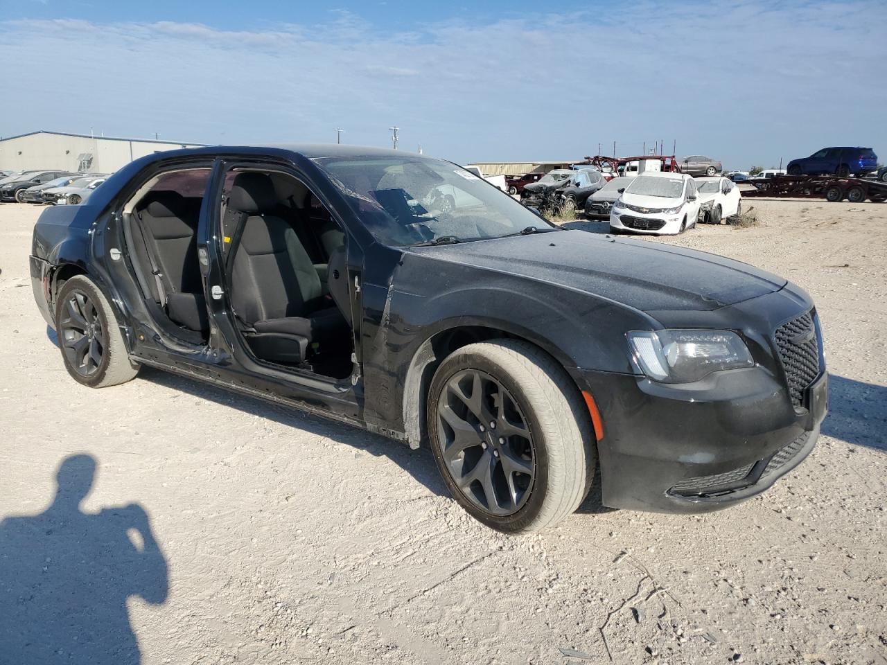 VIN 2C3CCAAG4MH617834 2021 CHRYSLER 300 no.4