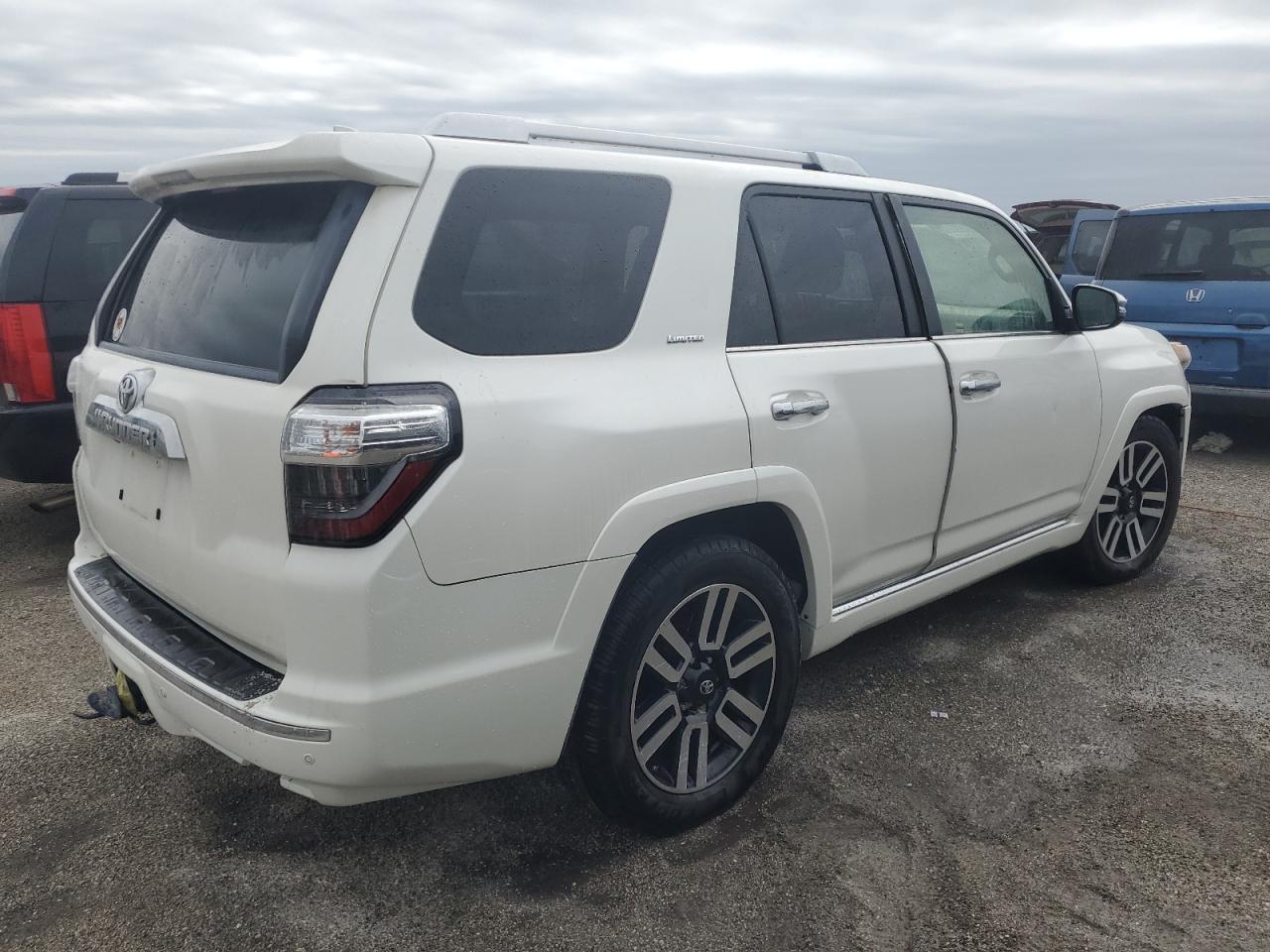 VIN JTEZU5JR4J5174322 2018 TOYOTA 4RUNNER no.3