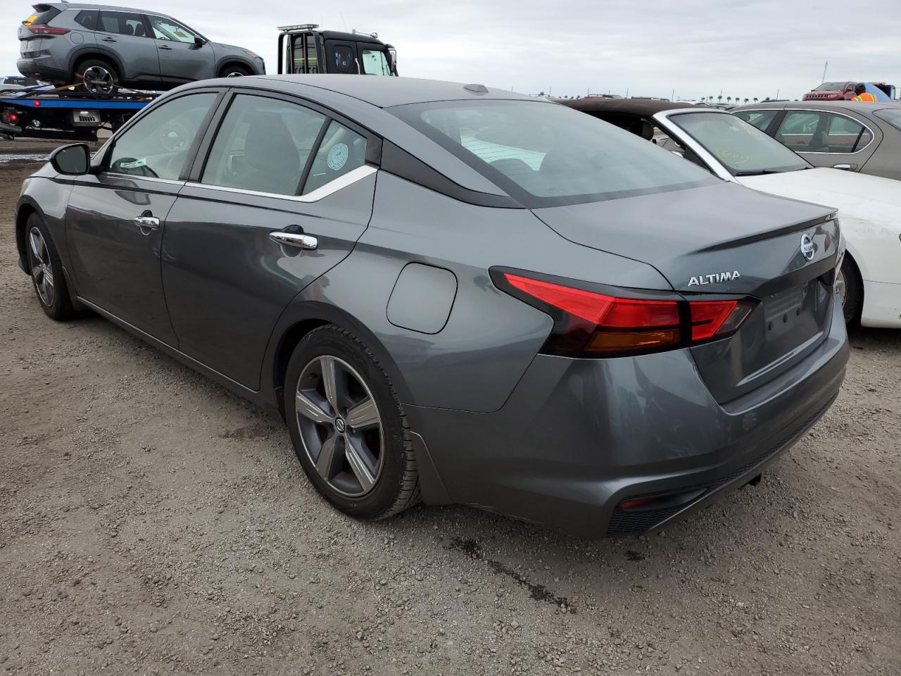 2019 Nissan Altima - Image 2