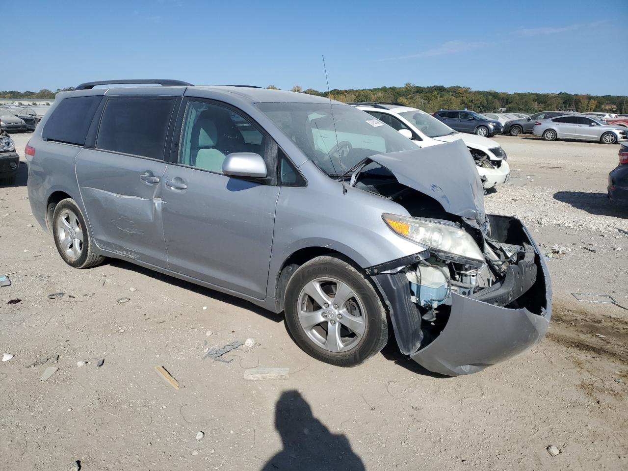 2011 Toyota Sienna - Image 4