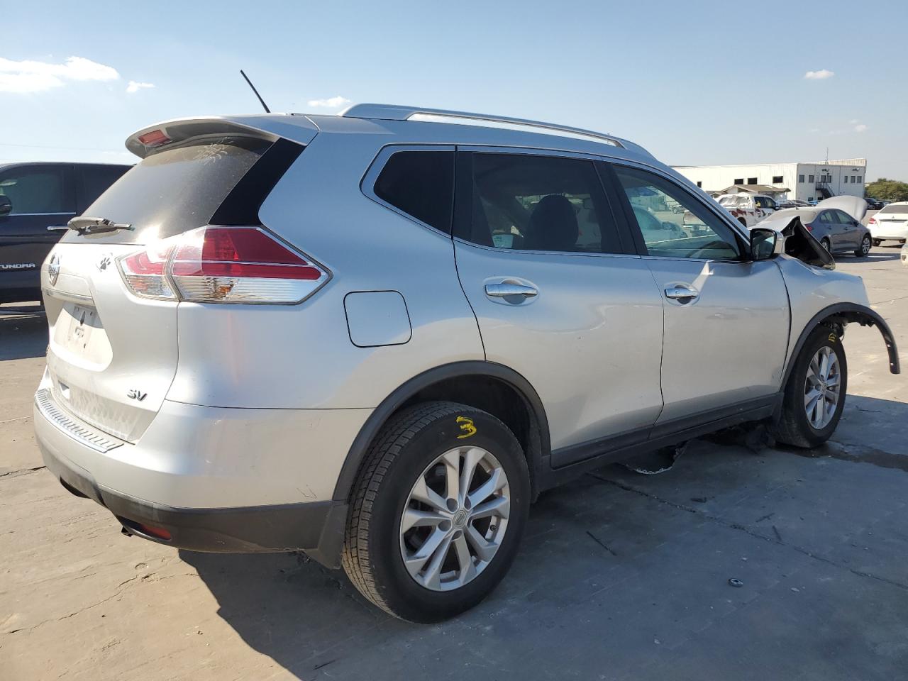 2015 Nissan Rogue - Image 3
