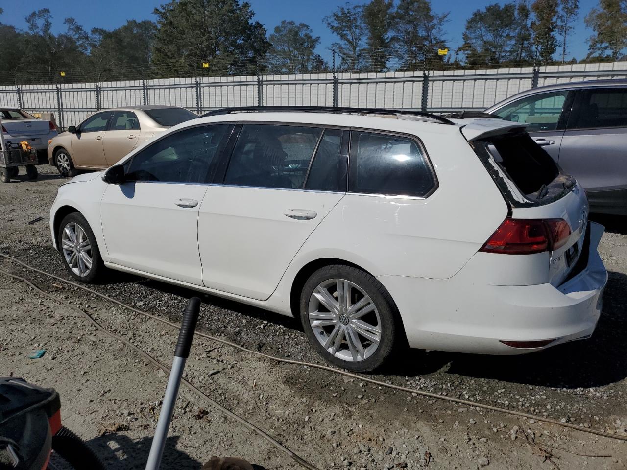 2015 Volkswagen Golf - Image 2