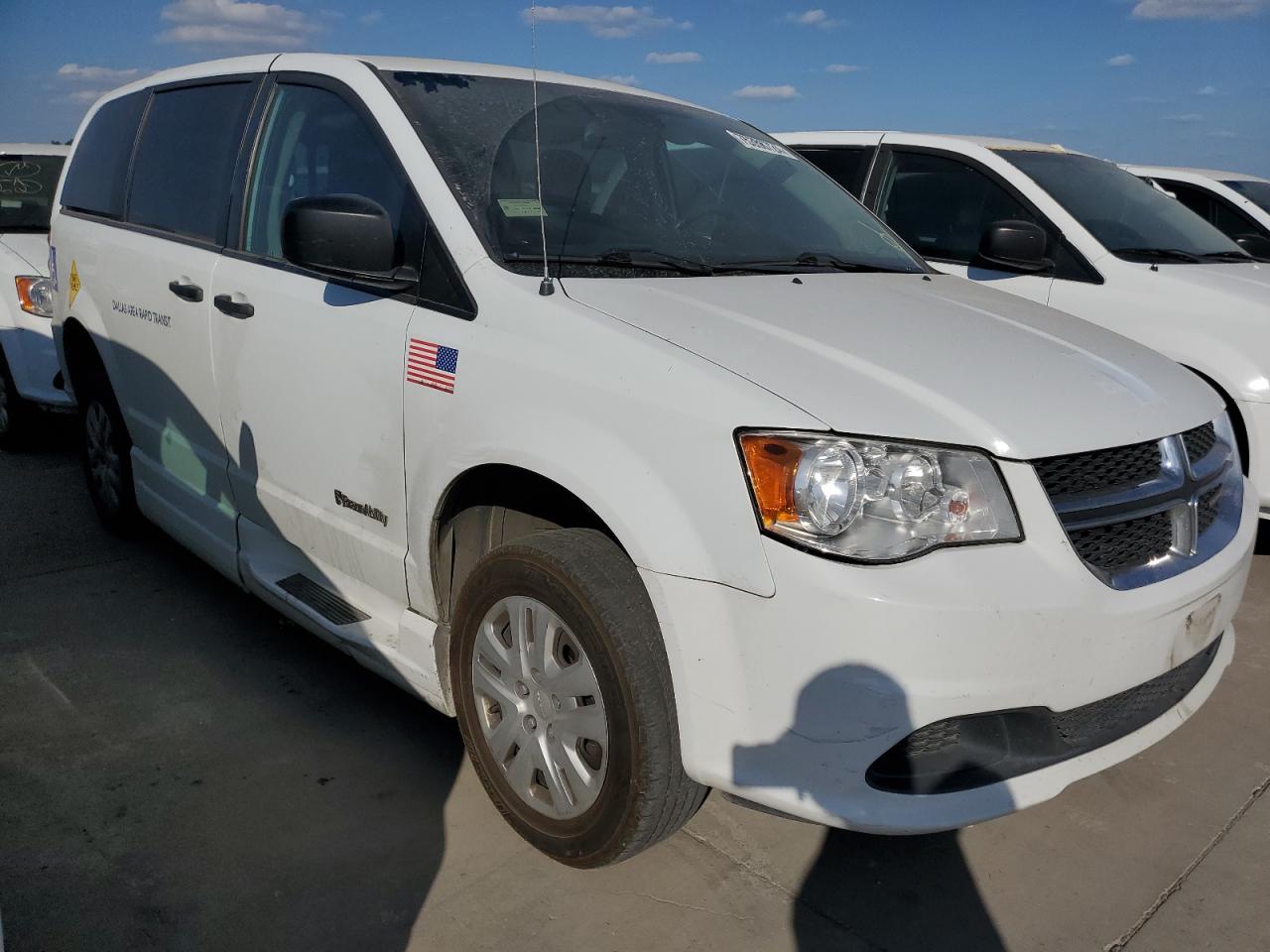 2019 Dodge Caravan - Image 4