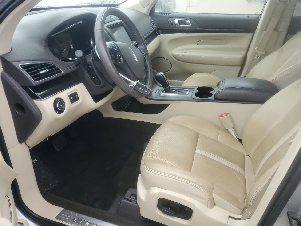 2LMHJ5AT3KBL03135 2019 Lincoln Mkt