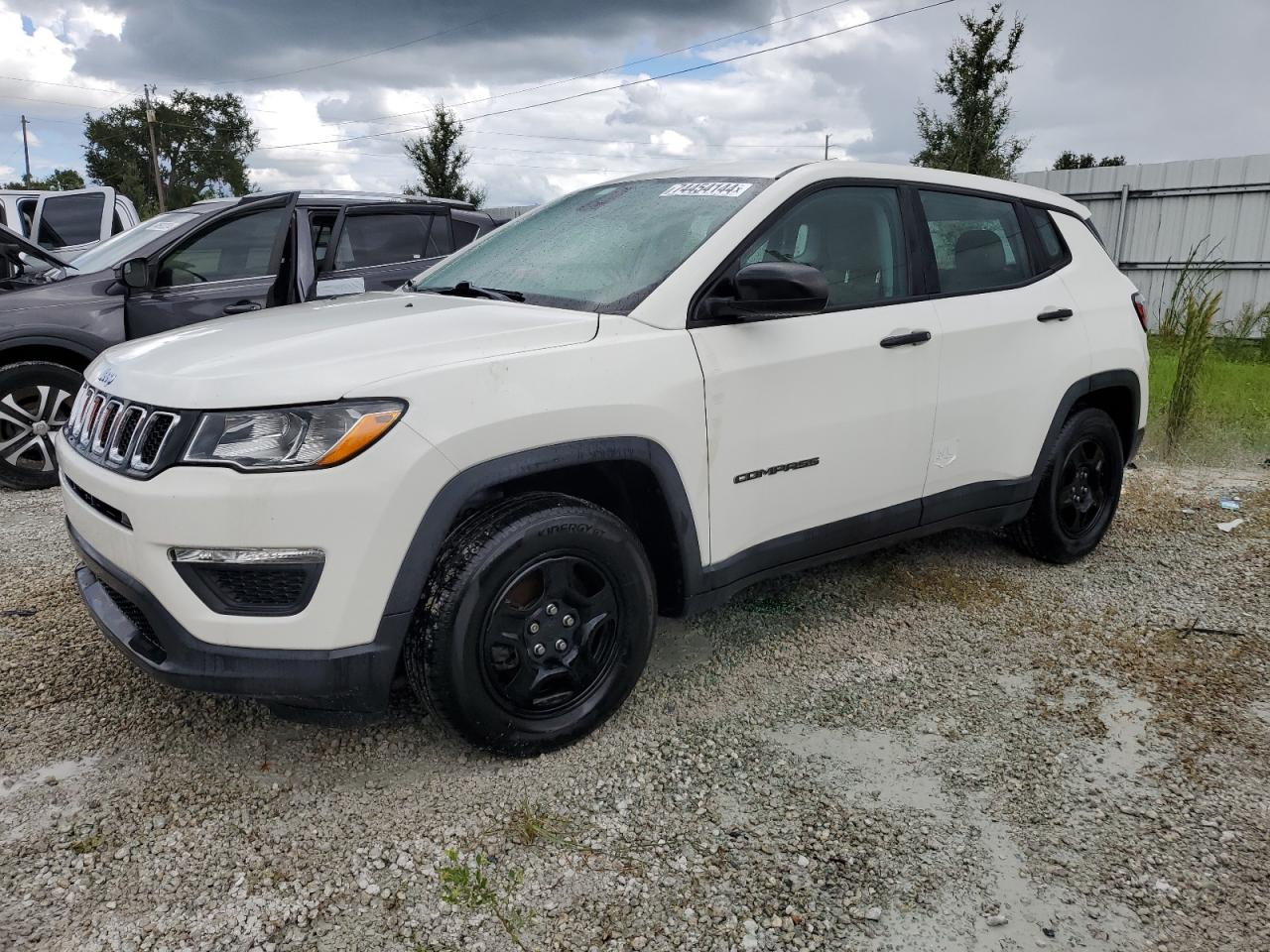 3C4NJCAB4JT107111 2018 JEEP COMPASS - Image 1