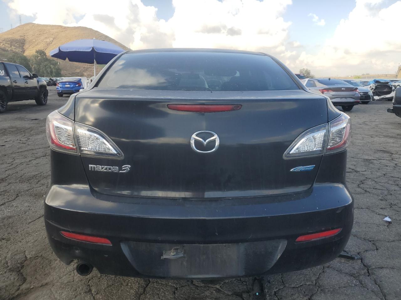 2013 Mazda 3 - Image 6
