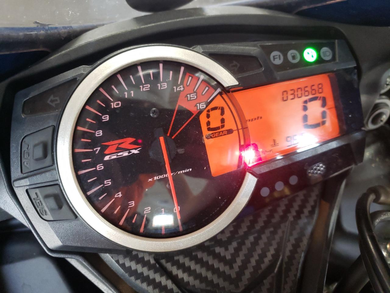 JS1GR7MA8B2102924 2011 Suzuki Gsx750