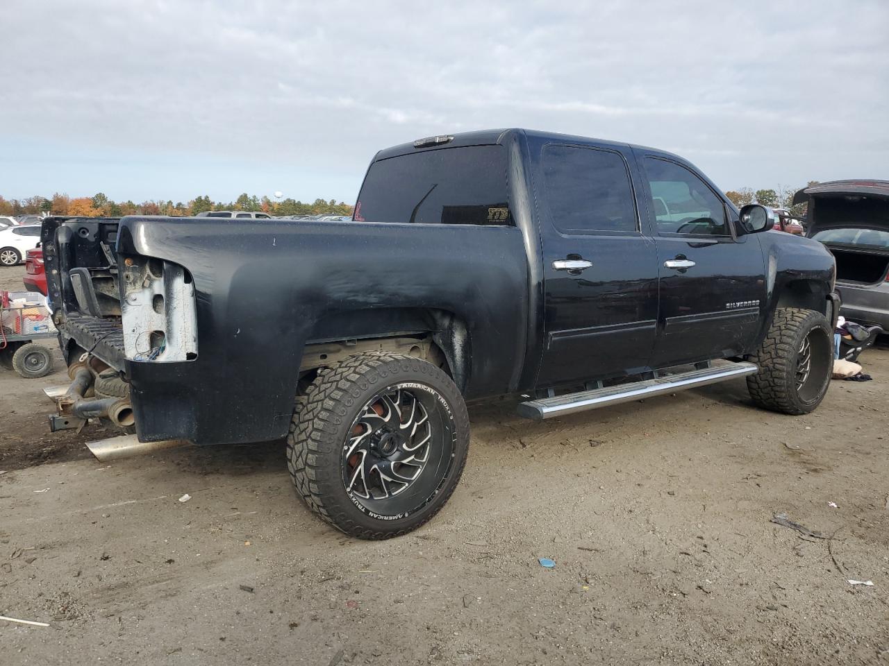 2010 Chevrolet Silverado - Image 3