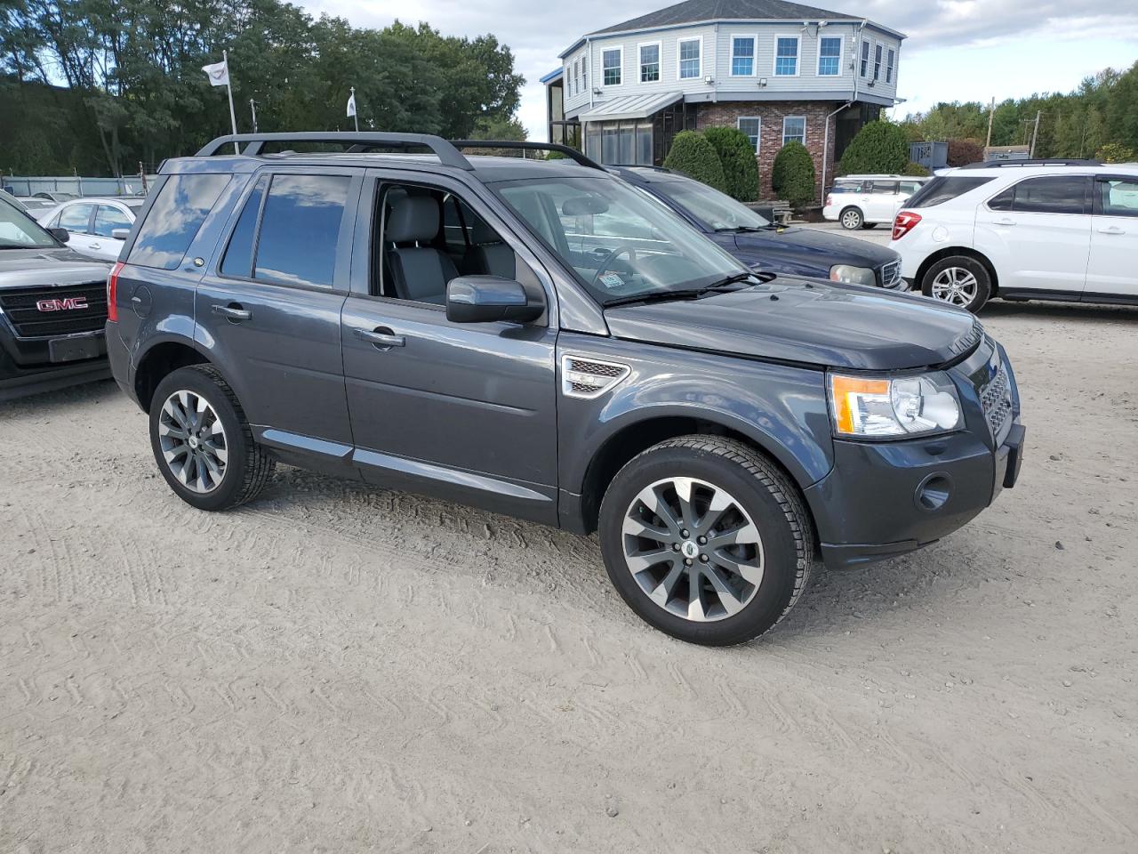 2010 Land Rover LR2 - Image 4
