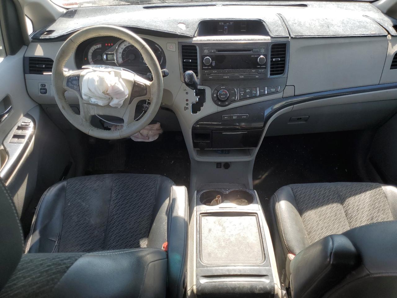2012 Toyota Sienna - Image 8
