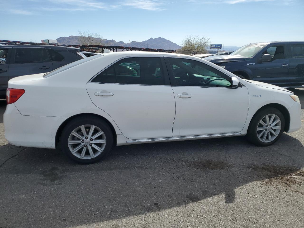 2014 Toyota Camry - Image 3