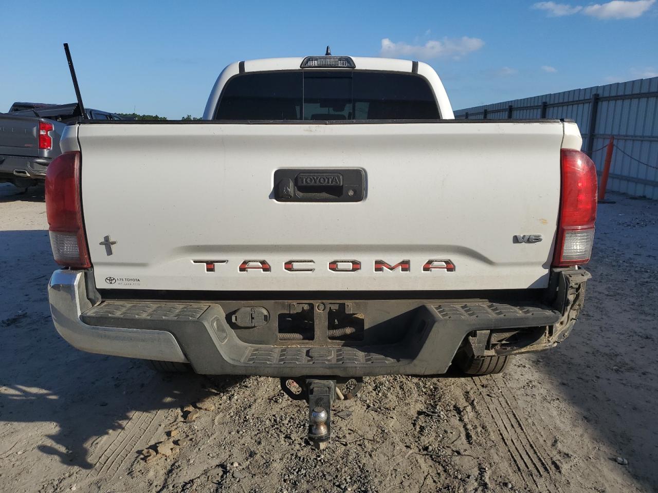 2018 Toyota Tacoma Double Cab VIN: 5TFAZ5CN8JX067548 Lot: 76063864