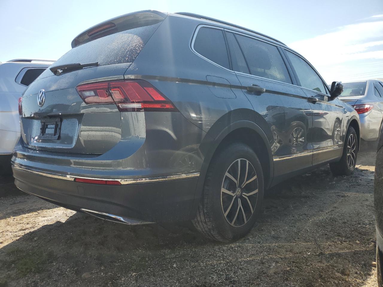 2021 Volkswagen Tiguan - Image 3