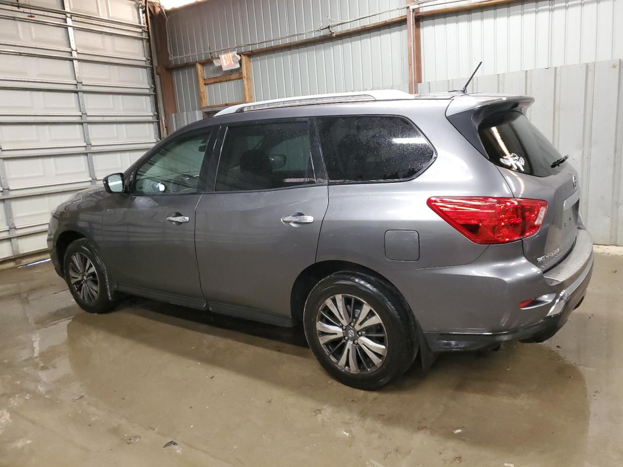 2017 Nissan Pathfinder - Image 2