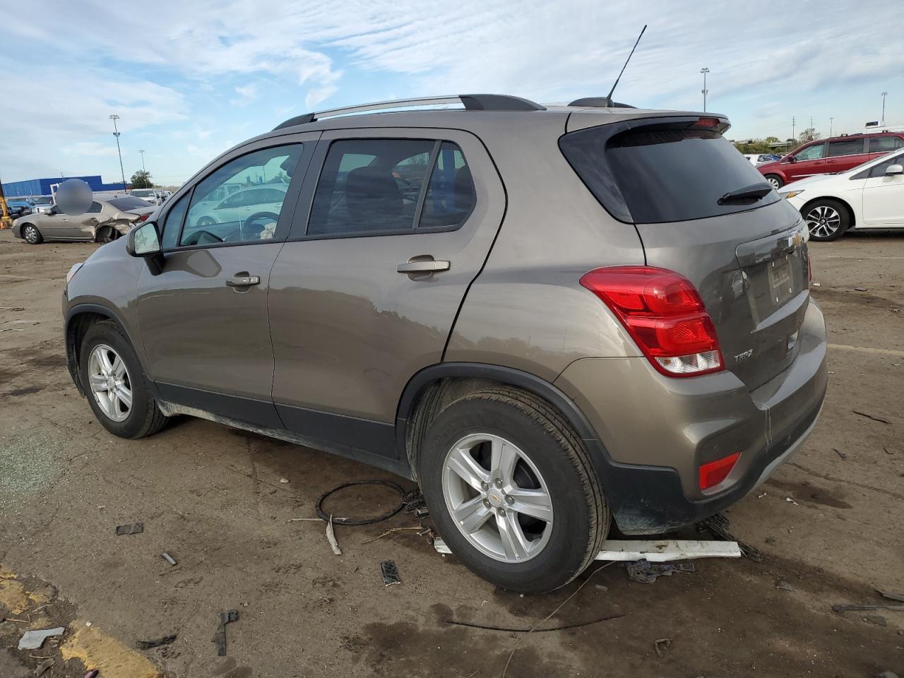 KL7CJLSBXMB331945 2021 CHEVROLET TRAX - Image 2