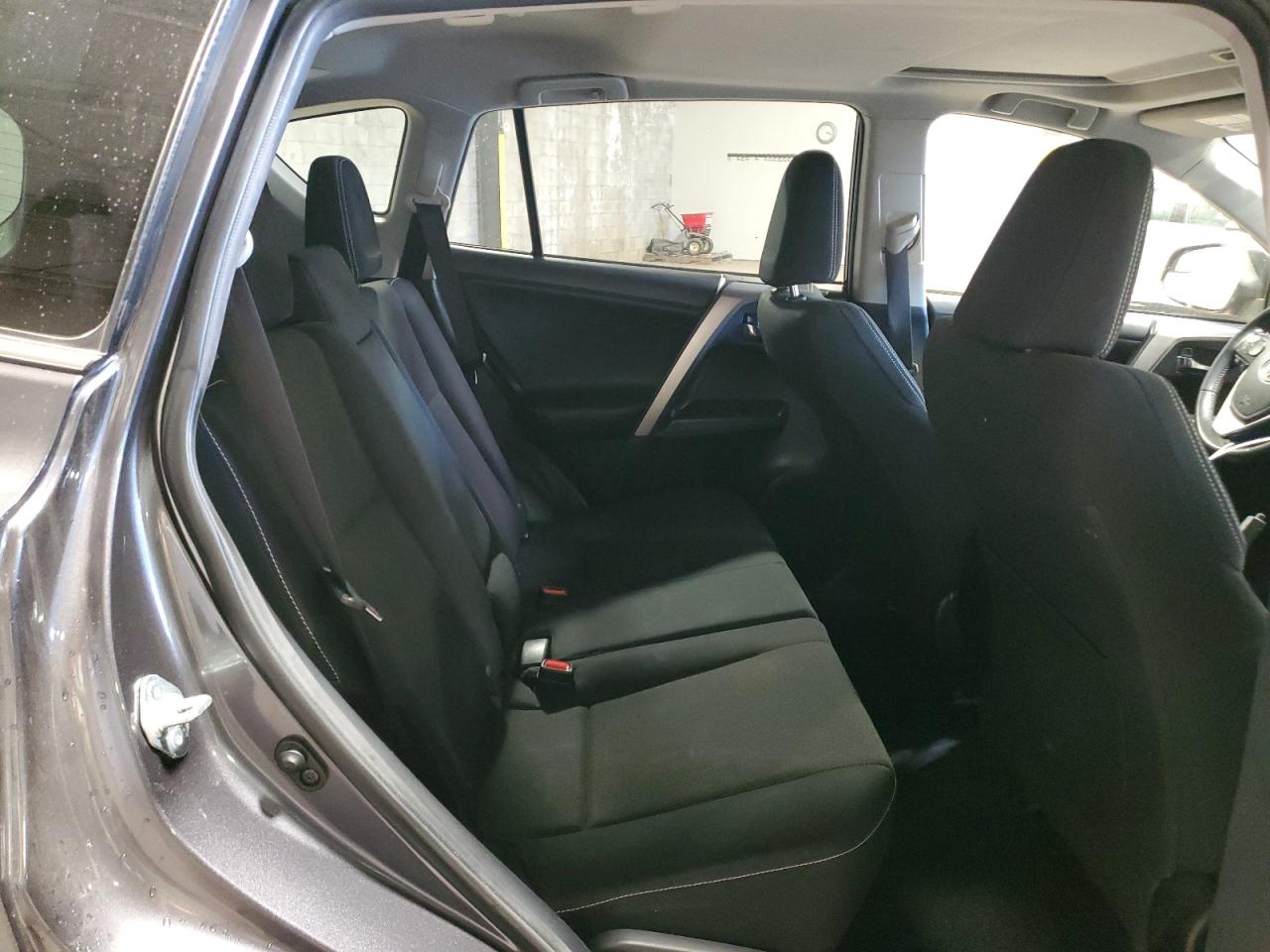 2016 Toyota RAV 4 - Image 10