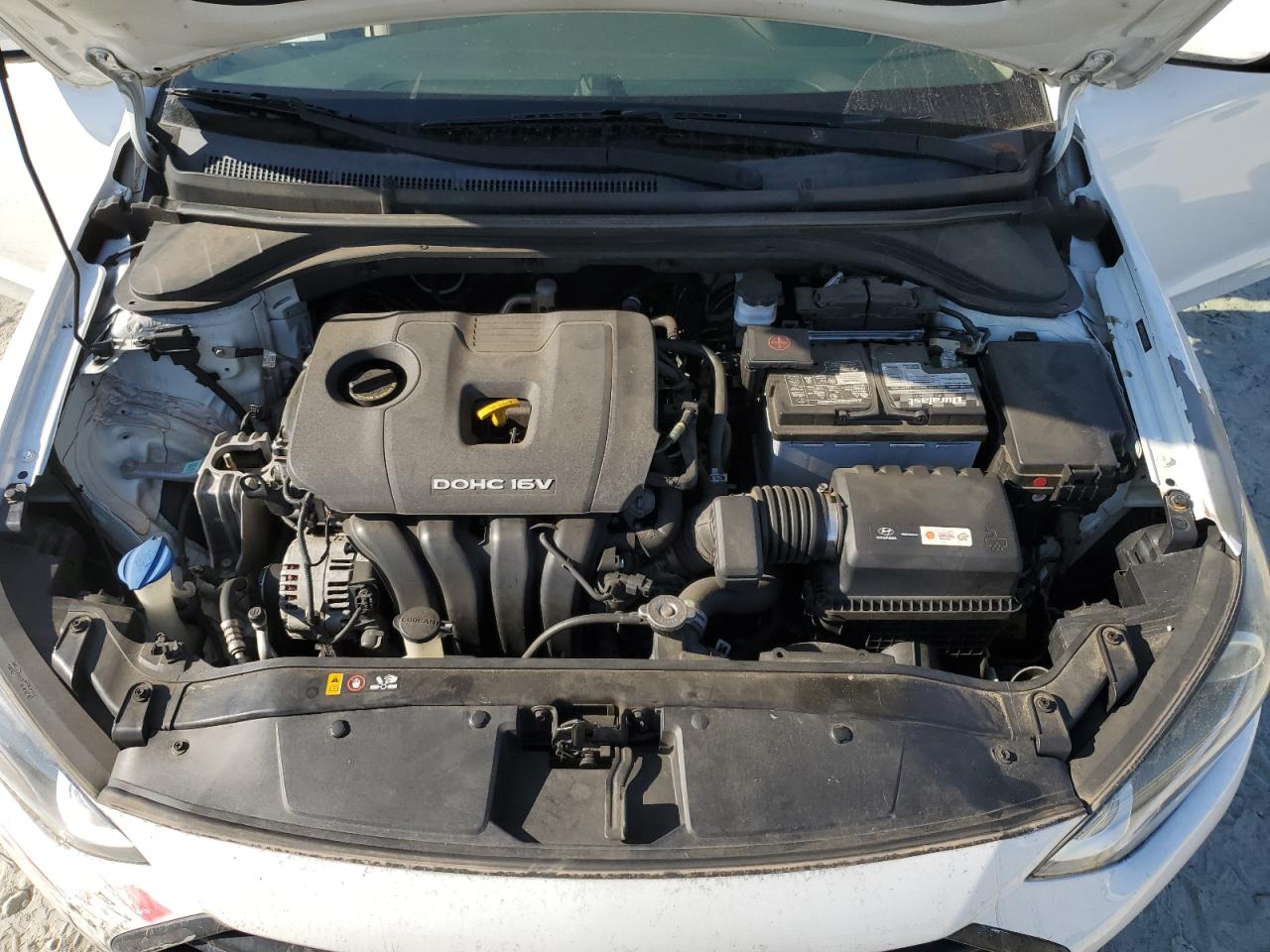 2017 Hyundai Elantra - Image 12
