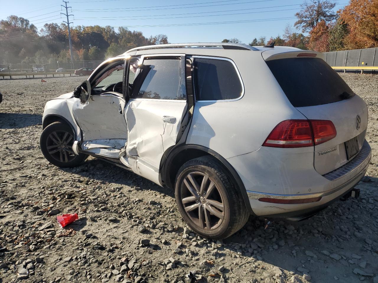 2019 Volkswagen Touareg - Image 2
