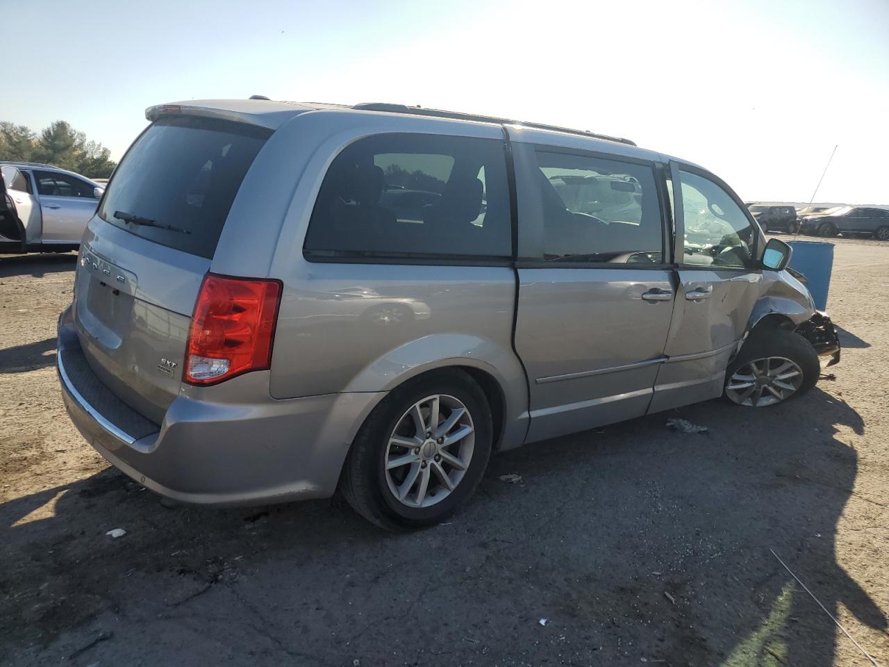 2016 Dodge Caravan - Image 3