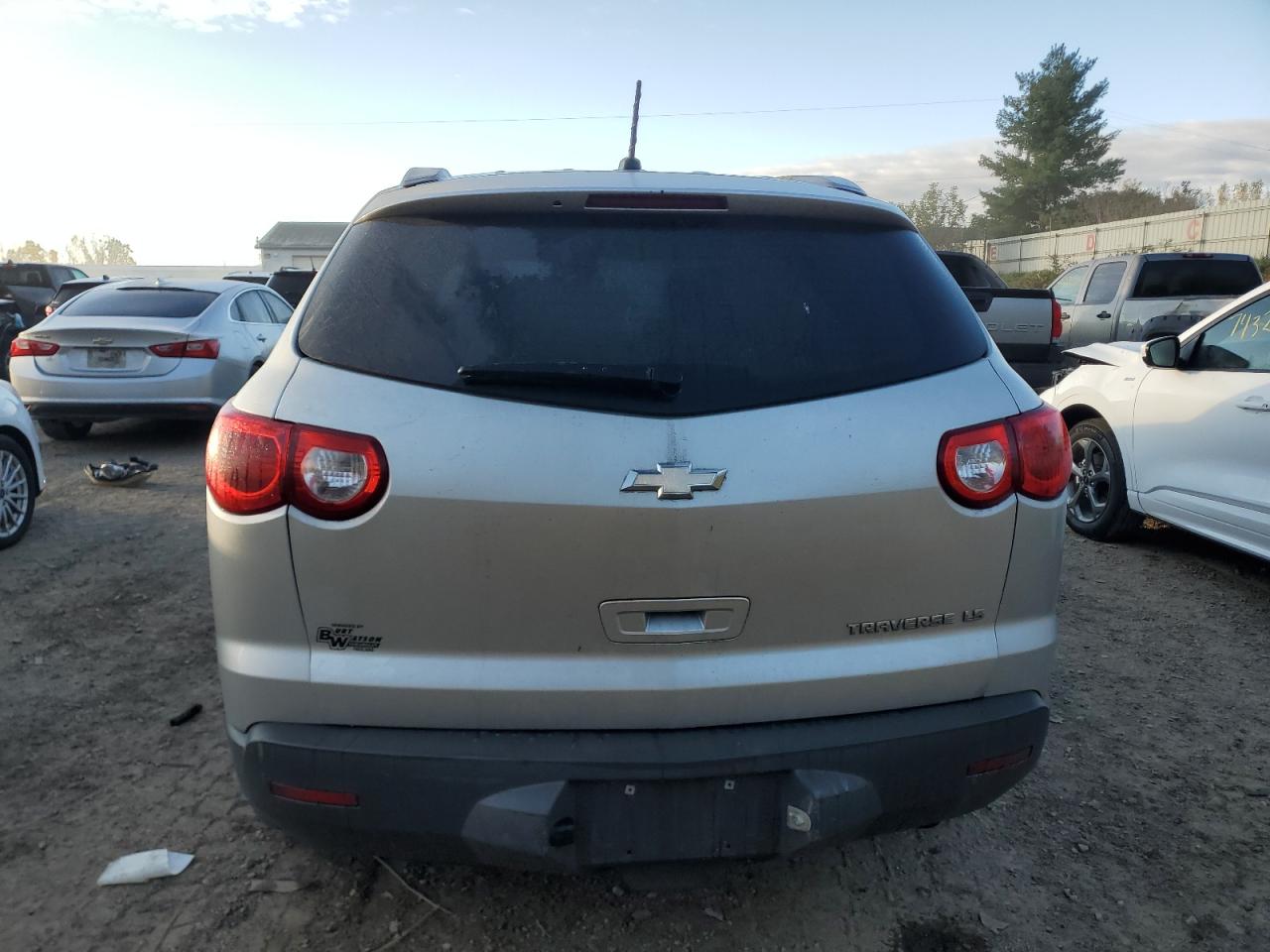 1GNKREEDXBJ298391 2011 Chevrolet Traverse Ls