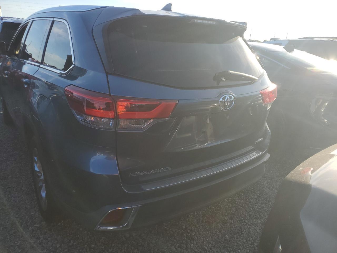 2018 Toyota Highlander Limited VIN: 5TDYZRFH6JS240209 Lot: 74616394