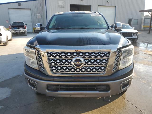  NISSAN TITAN 2017 Czarny