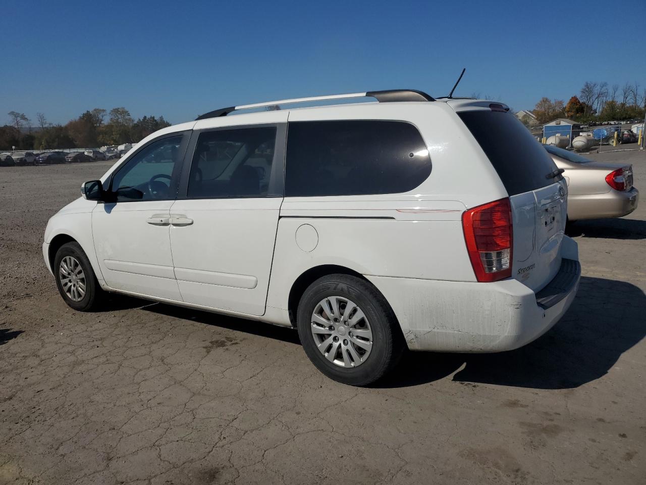 2012 Kia Sedona - Image 2