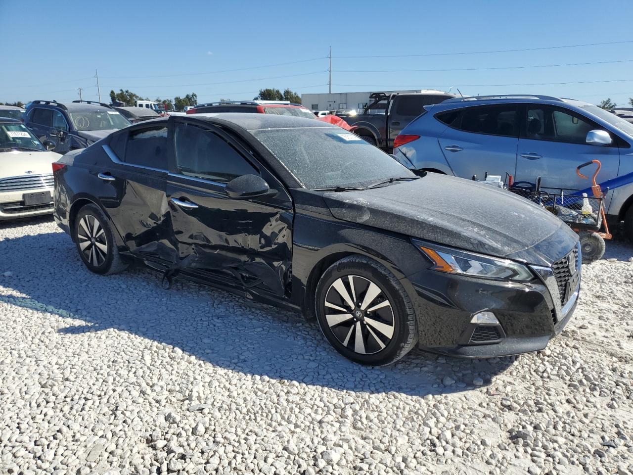2021 Nissan Altima - Image 4