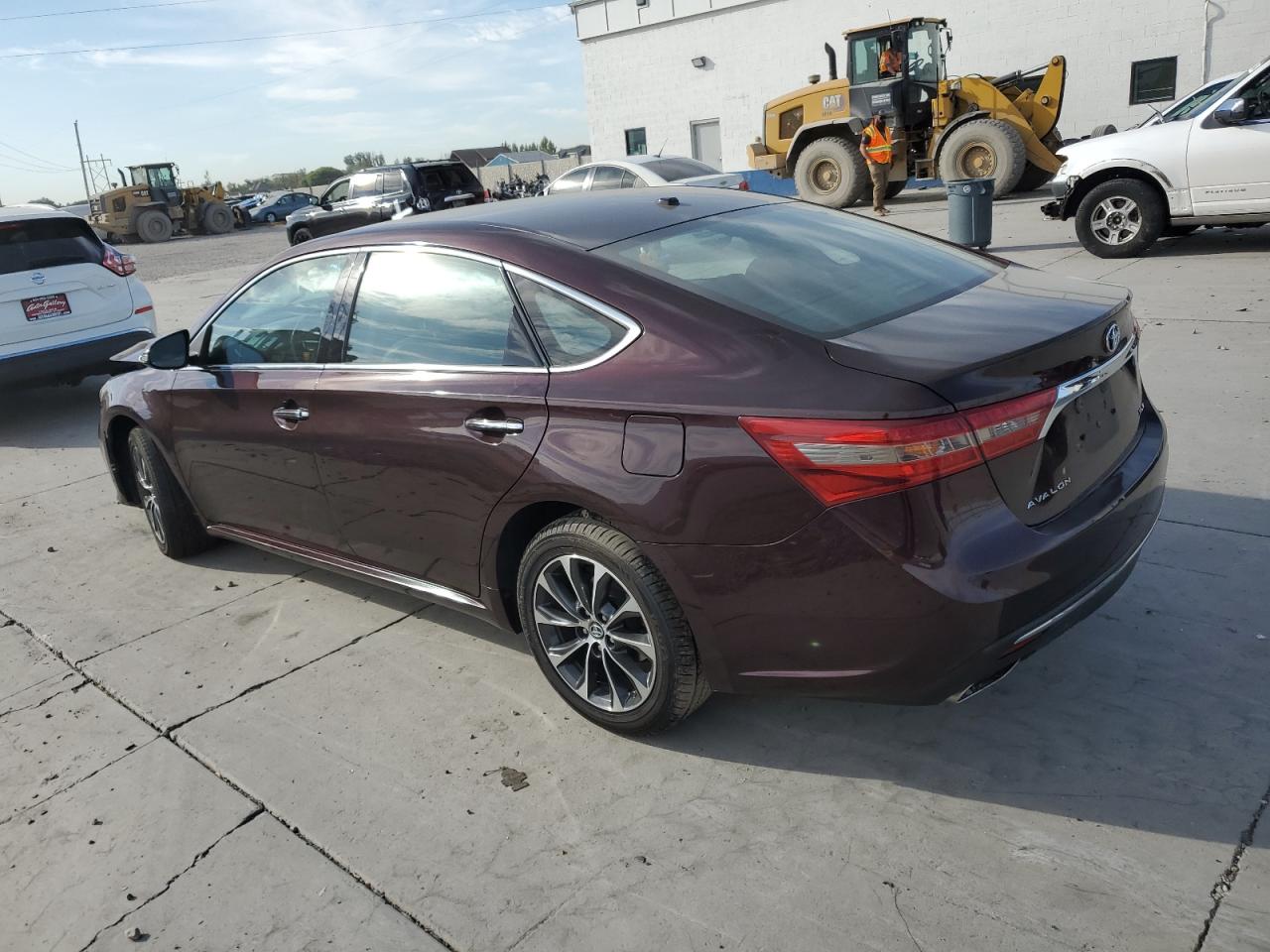 4T1BK1EB8JU285944 2018 TOYOTA AVALON - Image 2