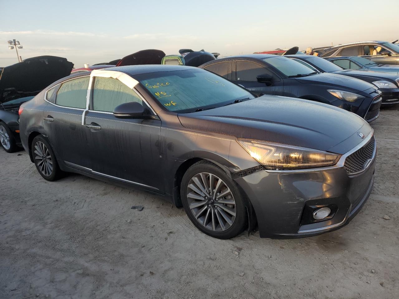 KNALB4J15J5123848 2018 Kia Cadenza Premium