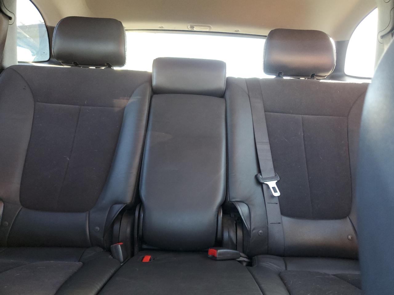 2010 Hyundai Santa Fe - Image 10