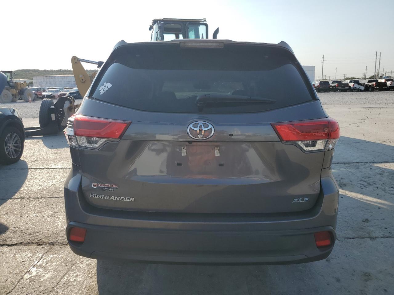 2017 Toyota Highlander - Image 6