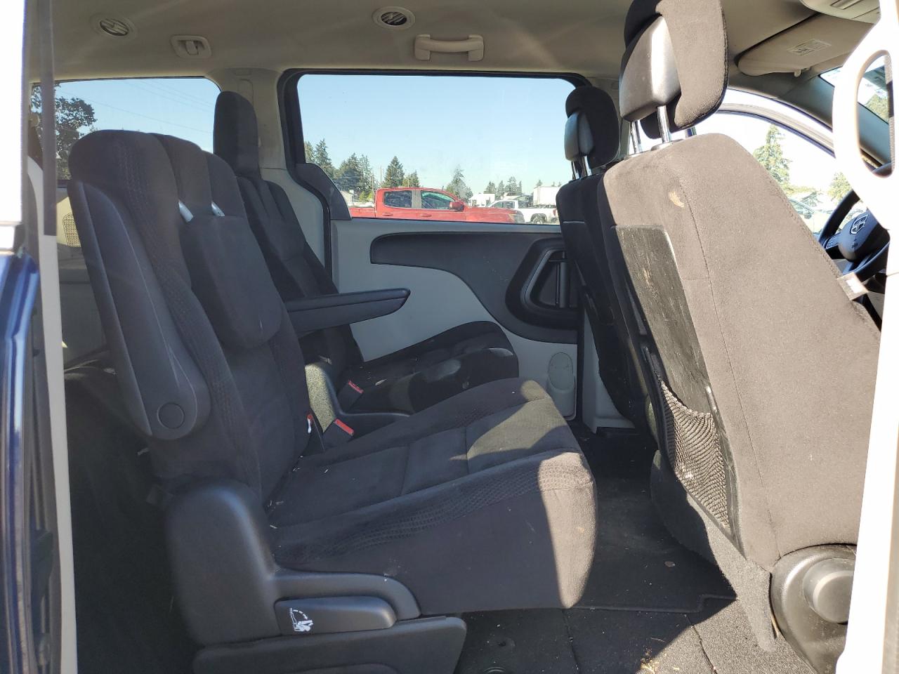 2014 Dodge Caravan - Image 11