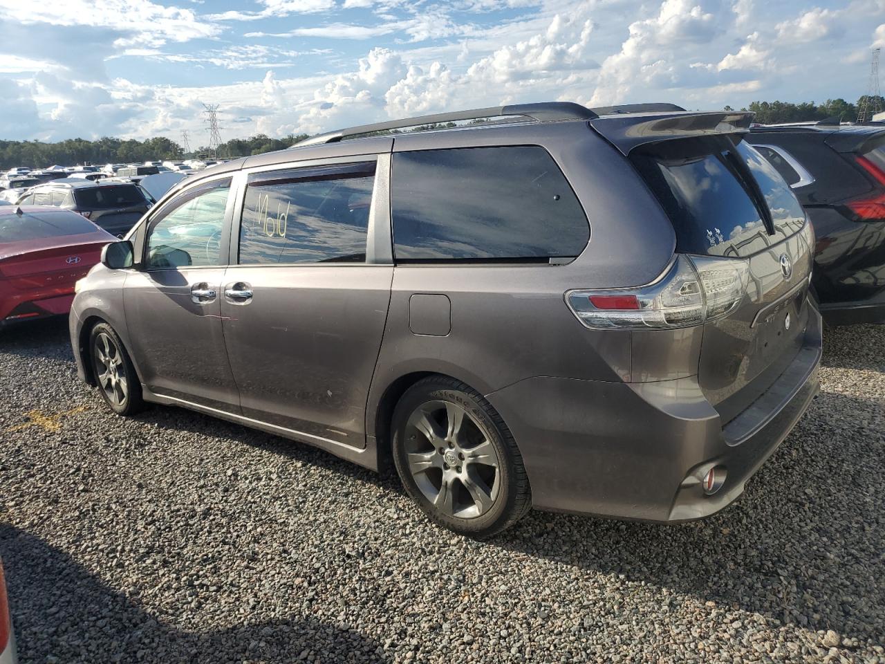 2014 Toyota Sienna - Image 2